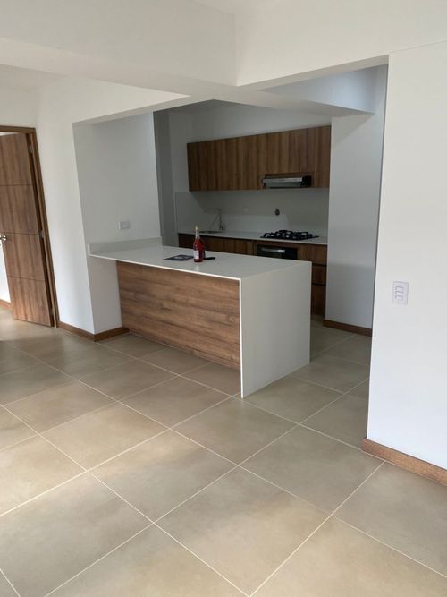 Apartamento de 2 alcobas en venta en Tres Esquinas, Sabaneta, 84 m² · foto 4 de 18