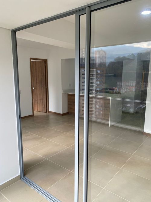 Apartamento de 2 alcobas en venta en Tres Esquinas, Sabaneta, 84 m² · foto 7 de 18