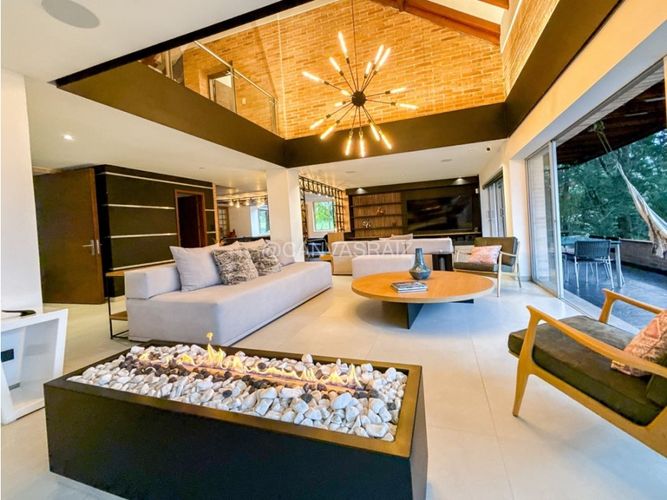 Casa de 4 alcobas en venta en Loma Del Chocho, Medellín, 650 m² · foto 2 de 24