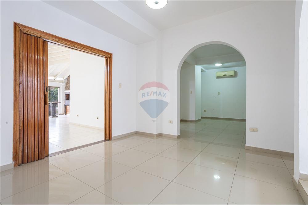 VENDO PROPIEDAD CON POTENCIAL EN LAMBARÉ. 1,080,000,000 ₲ — foto 3