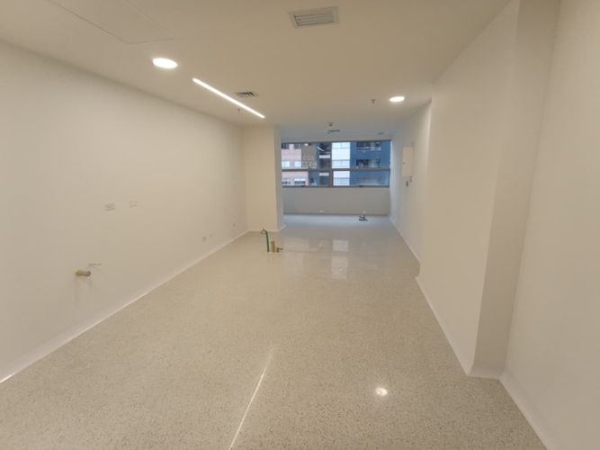 Oficina en arriendo en Villa Carlota, Medellín, 40 m² · foto 2 de 9