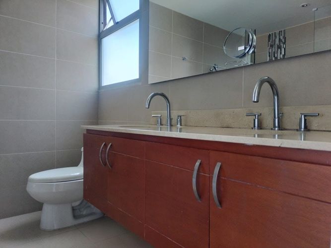 Apartamento de 3 alcobas en arriendo en El Poblado, Medellín, 200 m² · foto 18 de 18