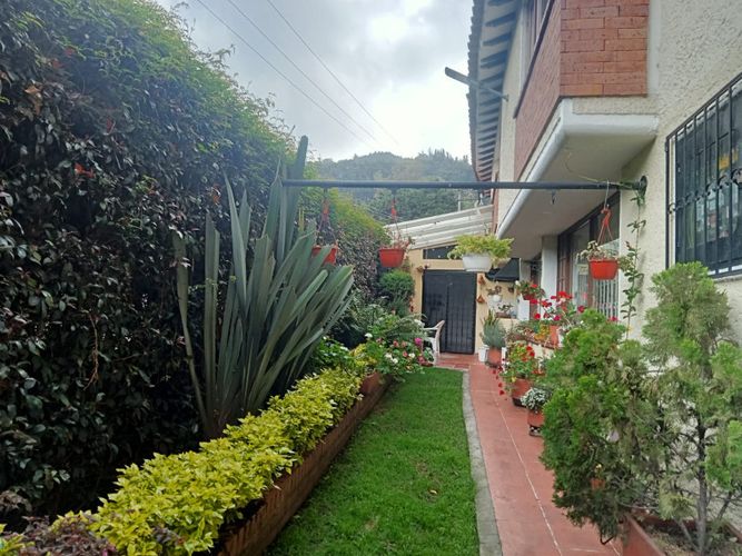 Casa en venta en Bella Suiza, Bogotá · foto 2 de 24