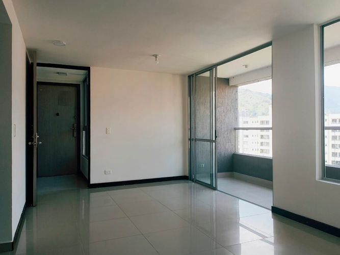 Apartamento de 3 alcobas en arriendo en Belén, Medellín, 89 m² · foto 2 de 18