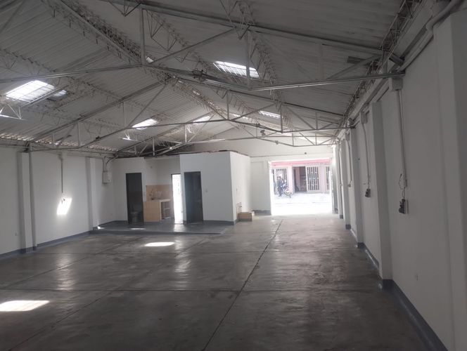 Bodega en arriendo en La Base, Cali, 180 m² · foto 2 de 4