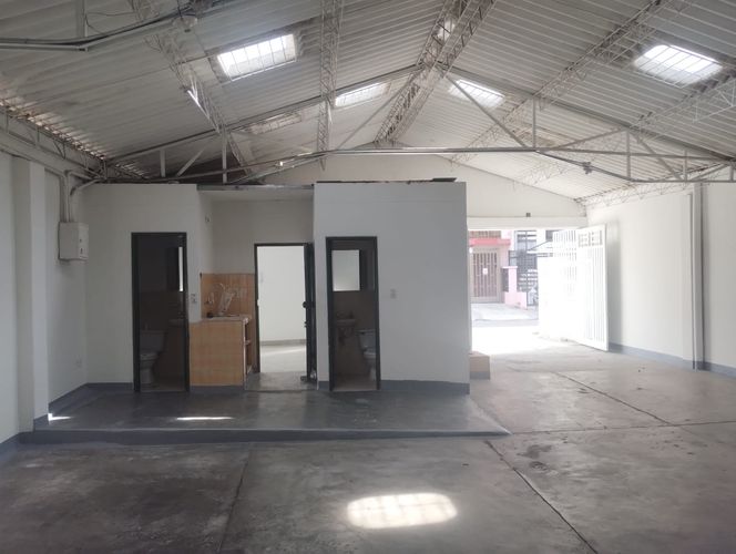 Bodega en arriendo en La Base, Cali, 180 m² · foto 3 de 4