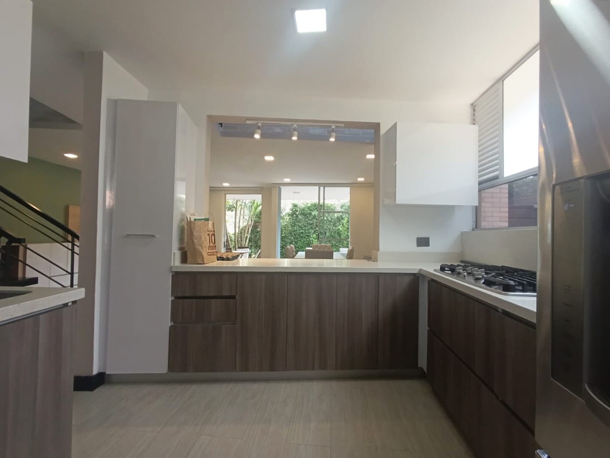 Casa en arriendo en El Poblado, Medellín · foto 6 de 20