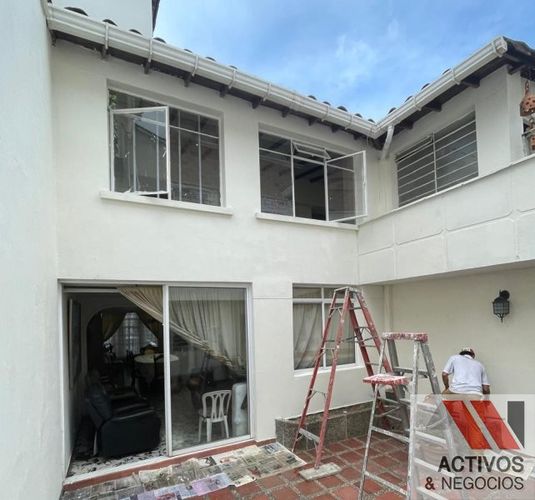 Casa de 7 alcobas en venta en Belén, Medellín, 310 m² · foto 2 de 19
