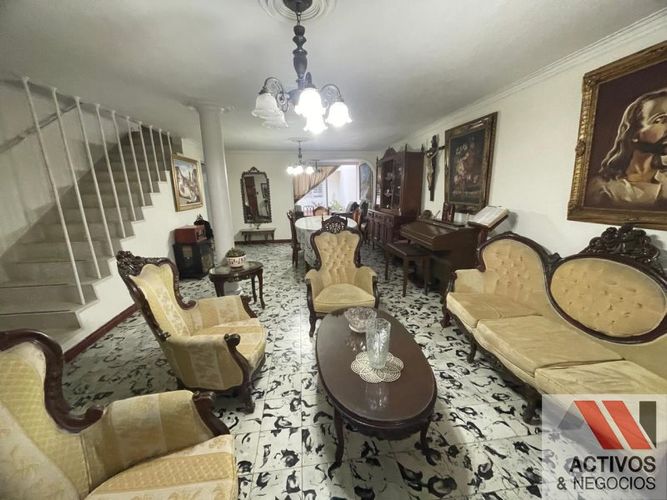 Casa de 7 alcobas en venta en Belén, Medellín, 310 m² · foto 6 de 19