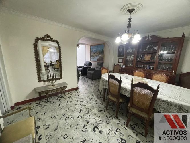 Casa de 7 alcobas en venta en Belén, Medellín, 310 m² · foto 7 de 19