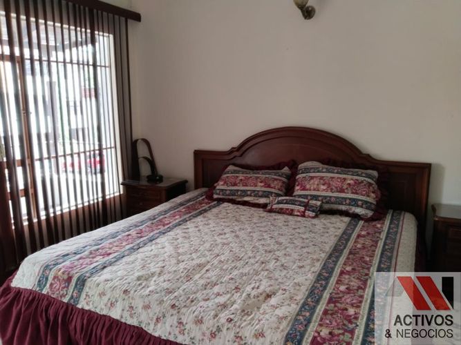 Casa de 7 alcobas en venta en Belén, Medellín, 310 m² · foto 11 de 19