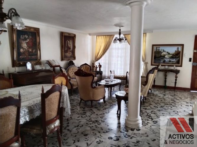 Casa de 7 alcobas en venta en Belén, Medellín, 310 m² · foto 17 de 19