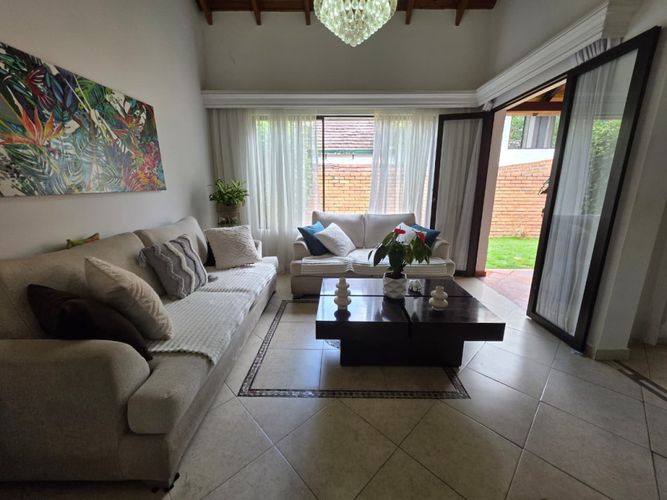 Casa de 3 alcobas en venta en Cañaveral, Floridablanca, 220 m² · foto 2 de 14