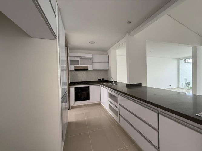 Casa de 3 alcobas en venta en El Castillo, Jamundí, 300 m² · foto 2 de 16