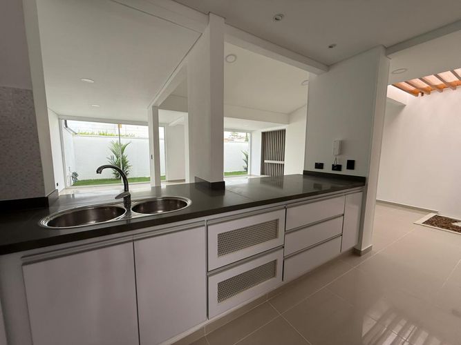 Casa de 3 alcobas en venta en El Castillo, Jamundí, 300 m² · foto 4 de 16