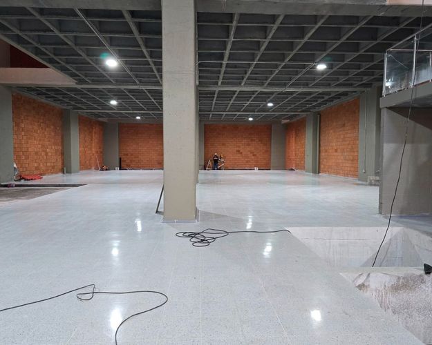 Oficina en arriendo en Perpetuo Socorro, Medellín, 750 m² · foto 2 de 13