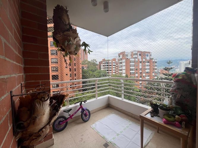 Apartamento de 3 alcobas en arriendo en El Poblado, Medellín, 127 m² · foto 8 de 17