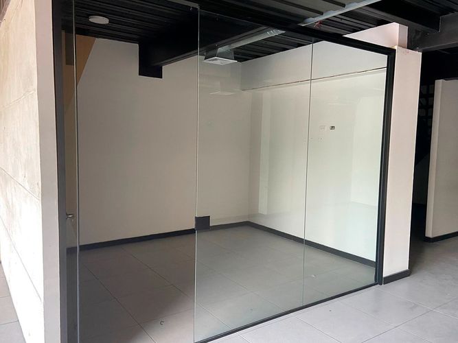 Local en arriendo en El Poblado, Medellín, 79 m² · foto 2 de 5