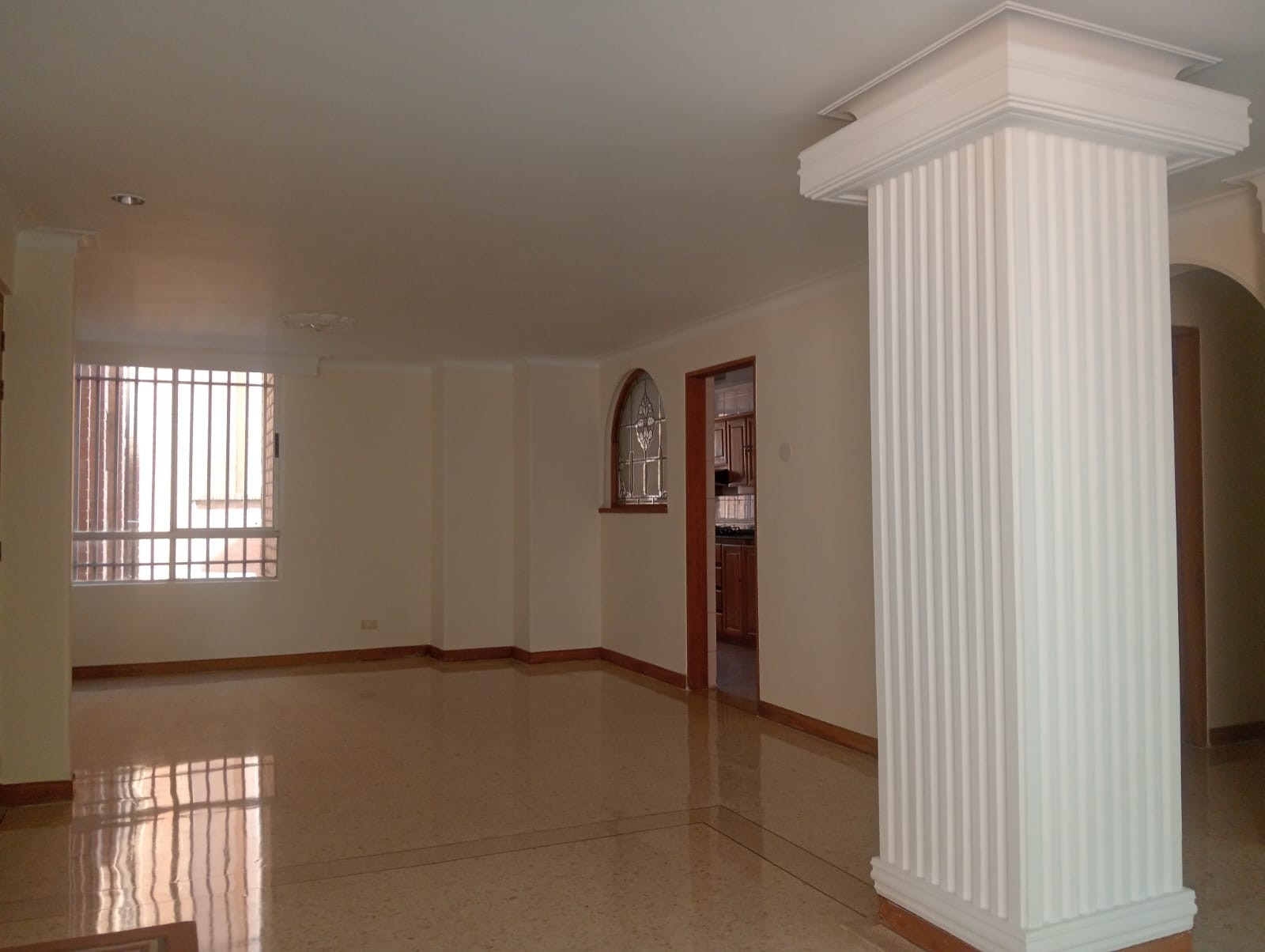 Apartamento en arriendo en Laureles, Medellín · foto 3 de 19