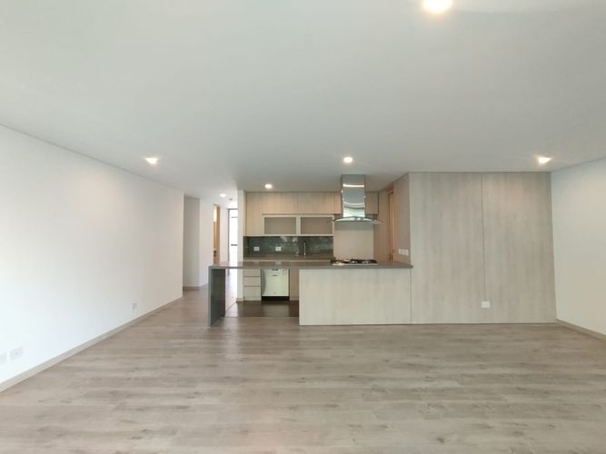Apartamento de 3 alcobas en arriendo en El Poblado, Medellín, 123 m² · foto 5 de 20