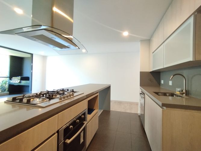 Apartamento de 3 alcobas en arriendo en El Poblado, Medellín, 123 m² · foto 7 de 20
