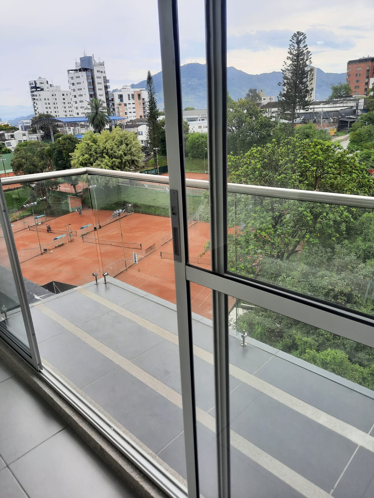 Apartamento en venta en Pinares, Pereira · foto 3 de 21