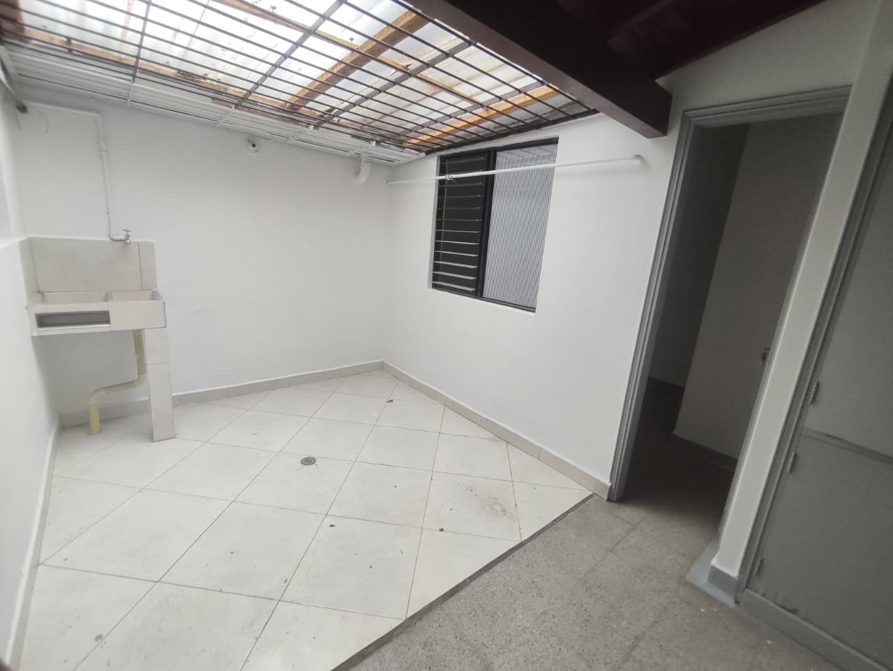 Casa en arriendo en El Poblado, Medellín · foto 2 de 12