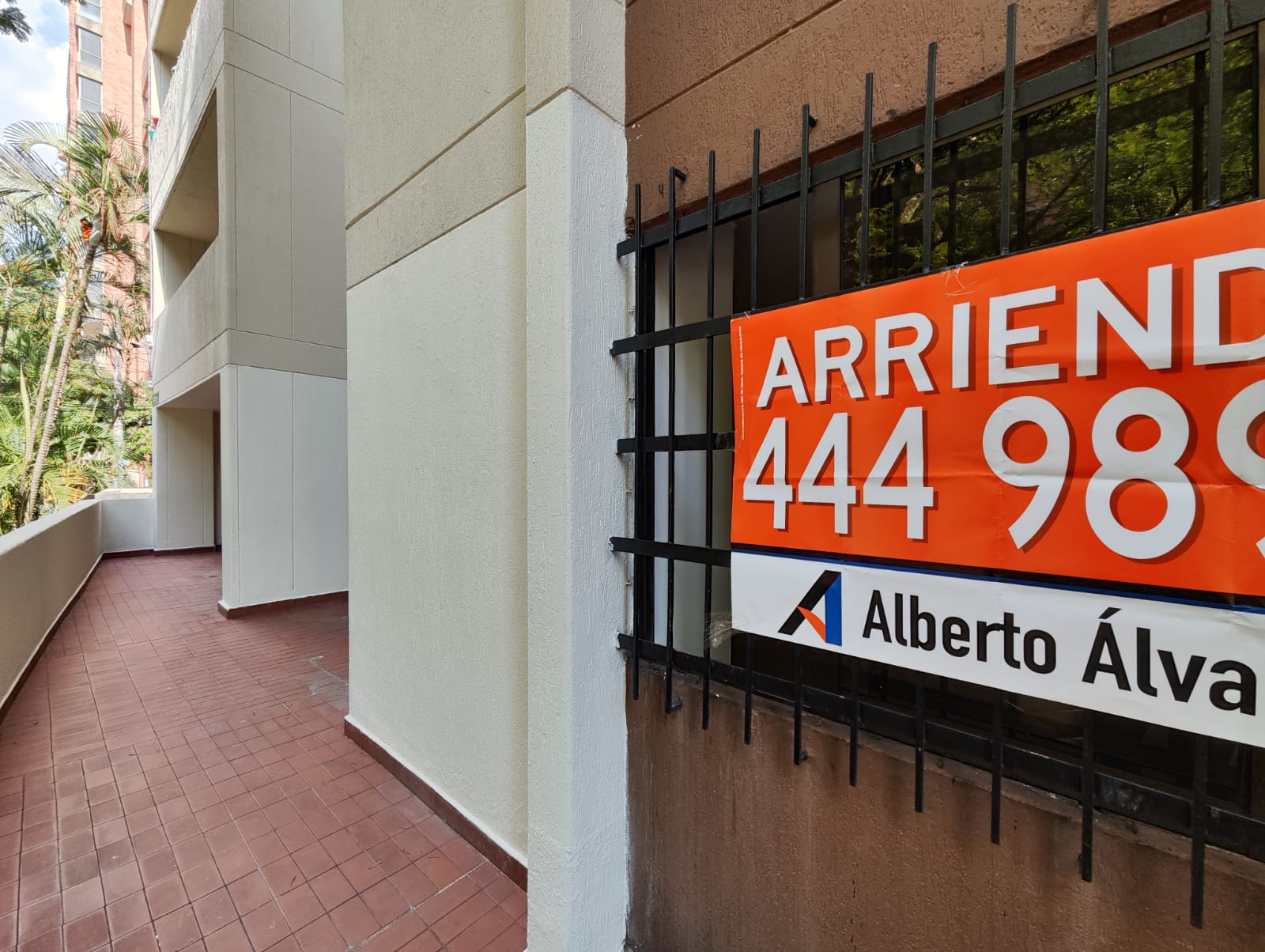 Apartamento en arriendo en Laureles, Medellín · foto 2 de 16