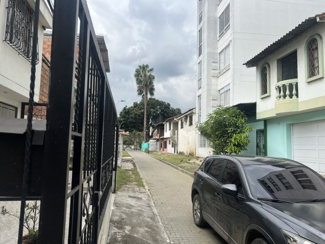 Casa de 17 alcobas en venta en El Gran Limonar, Cali, 738 m² · foto 3 de 14