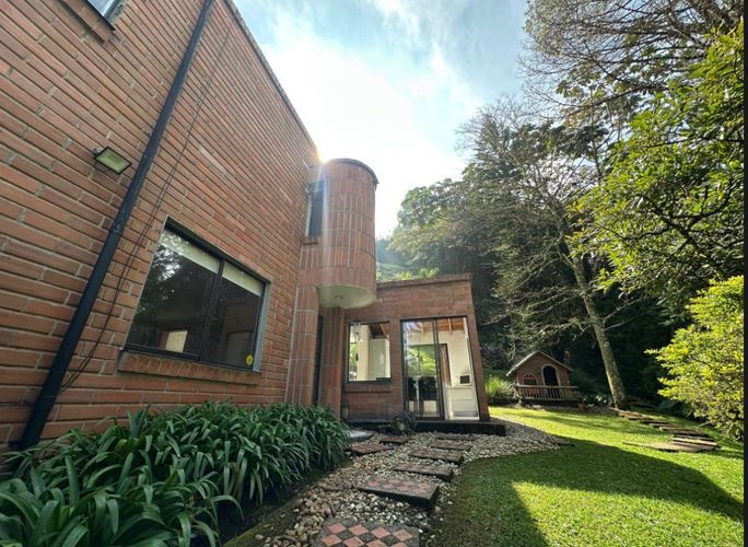 Casa de 4 alcobas en venta en Vía Las Palmas, Medellín, 302 m² · foto 3 de 24