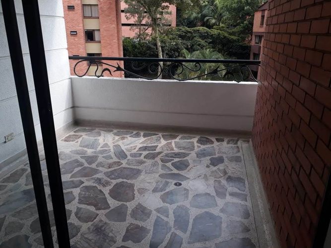 Apartamento de 3 alcobas en venta en El Poblado, Medellín, 140 m² · foto 3 de 18