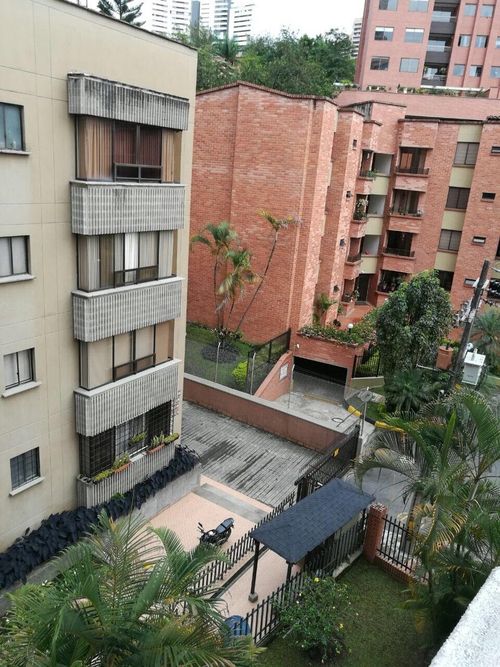 Apartamento de 3 alcobas en venta en El Poblado, Medellín, 140 m² · foto 4 de 18
