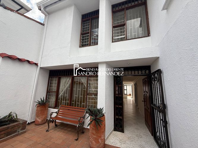 Casa de 4 alcobas en venta en El Prado, Bucaramanga, 320 m² · foto 2 de 24