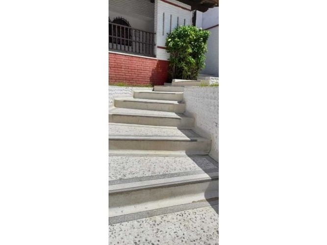 Casa de 7 alcobas en arriendo en El Tabor, Barranquilla, 900 m² · foto 2 de 18