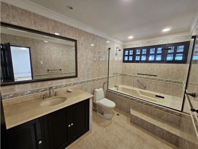 Casa de 4 alcobas en arriendo en Altos De Riomar, Barranquilla, 493 m² · foto 17 de 24