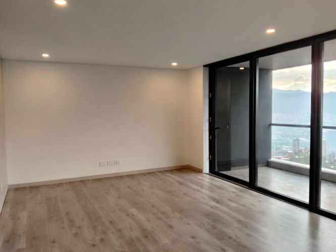 Apartamento de 3 alcobas en arriendo en El Poblado, Medellín, 123 m² · foto 3 de 19