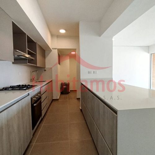 Apartamento de 3 alcobas en arriendo en El Poblado, Medellín, 140 m² · foto 2 de 24