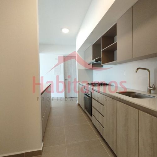 Apartamento de 3 alcobas en arriendo en El Poblado, Medellín, 140 m² · foto 3 de 24