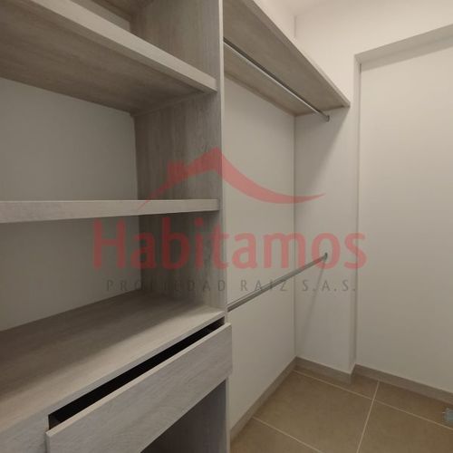 Apartamento de 3 alcobas en arriendo en El Poblado, Medellín, 140 m² · foto 17 de 24