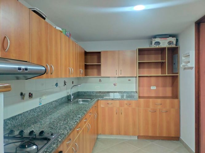 Apartamento de 3 alcobas en arriendo en El Poblado, Medellín, 134 m² · foto 4 de 17