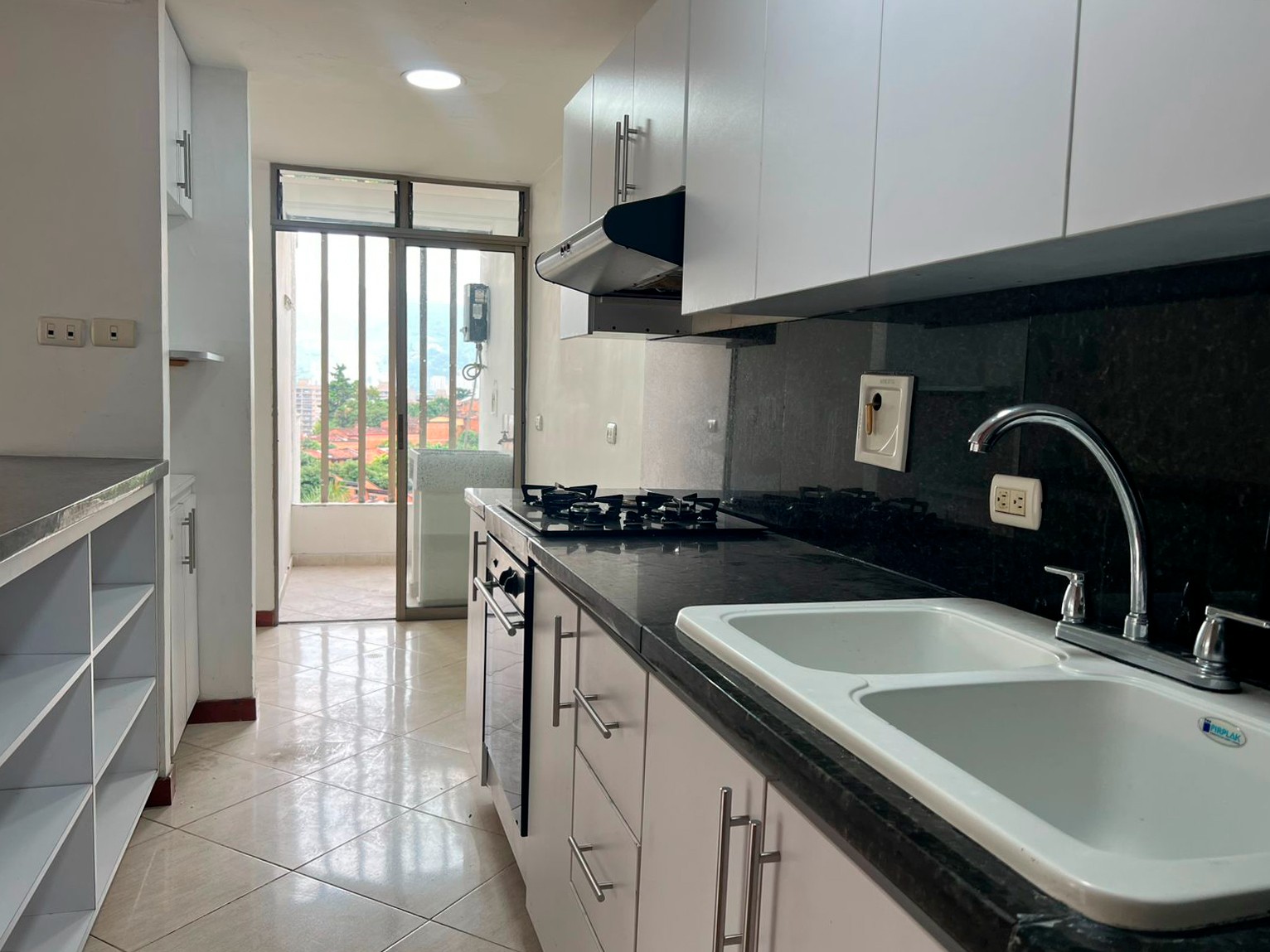 Apartamento en arriendo en Loma Benedictinos, Envigado · foto 4 de 18