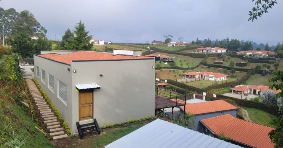 Casa de 3 alcobas en venta en San Antonio De Pereira, Rionegro, 270 m² · foto 3 de 18