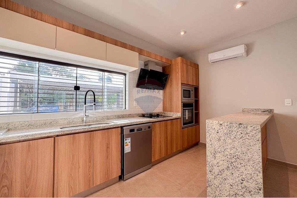 EN VENTA CASA PAREADA DE 3 SUITES. RECOLETA. ASUNCION. — foto 3