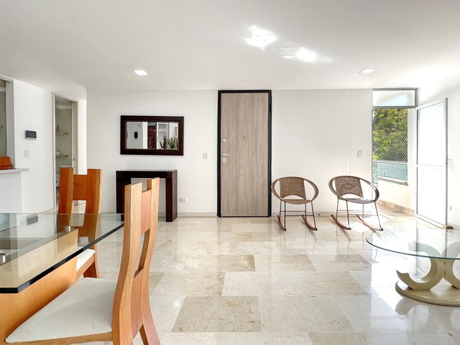 Apartamento de 3 alcobas en venta en Belén, Medellín, 146 m² · foto 3 de 17