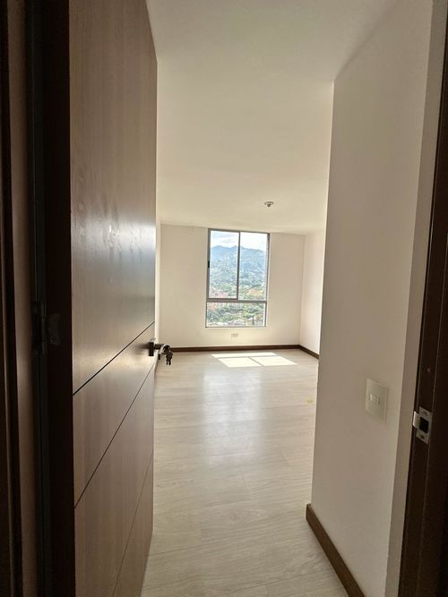 Apartamento de 2 alcobas en venta en Camino Verde, Envigado, 77 m² · foto 11 de 24