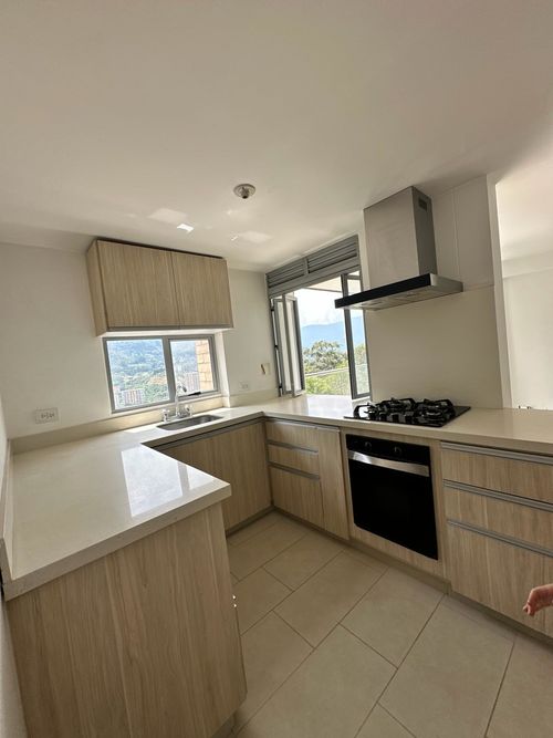 Apartamento de 2 alcobas en venta en Camino Verde, Envigado, 77 m² · foto 5 de 24