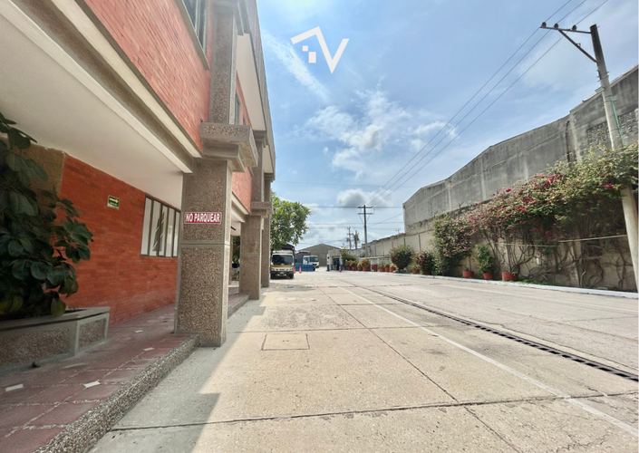 Bodega en arriendo en Base Naval, Barranquilla, 345 m² · foto 6 de 8