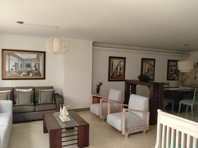 Casa de 3 alcobas en venta en El Poblado, Medellín, 220 m² · foto 2 de 19