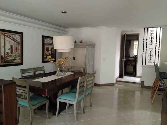 Casa de 3 alcobas en venta en El Poblado, Medellín, 220 m² · foto 3 de 19