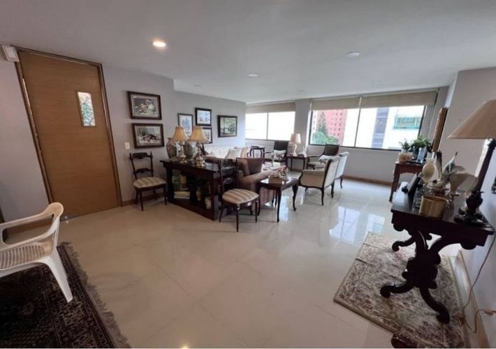 Apartamento de 2 alcobas en venta en El Poblado, Medellín, 133 m² · foto 4 de 13
